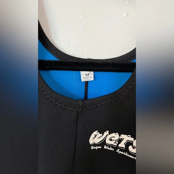 ❗️💲CLOSEOUT SALE: $5 💲❗️- Wetsuit - Black and Red - Picture 2 of 4